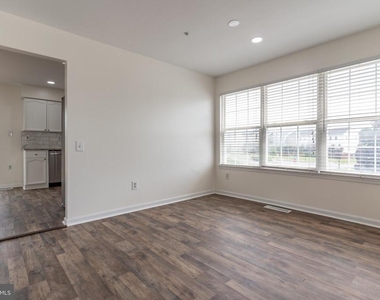 5601 Ashburn Terrace - Photo Thumbnail 5