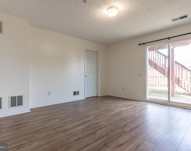 5601 Ashburn Terrace - Photo Thumbnail 17