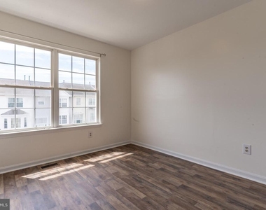 5601 Ashburn Terrace - Photo Thumbnail 15
