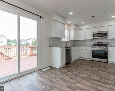5601 Ashburn Terrace - Photo Thumbnail 6