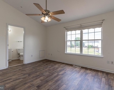5601 Ashburn Terrace - Photo Thumbnail 12