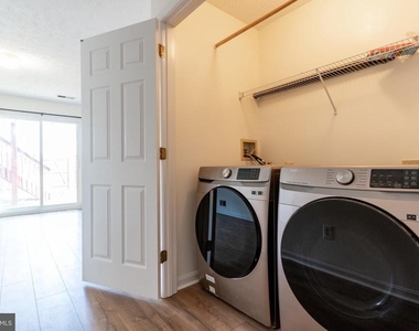 5601 Ashburn Terrace - Photo Thumbnail 20