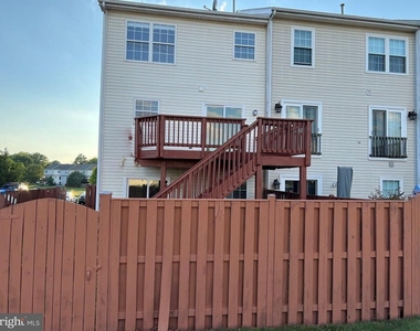 5601 Ashburn Terrace - Photo Thumbnail 22