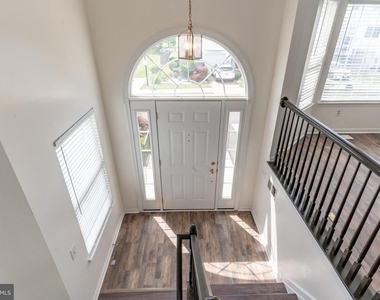 5601 Ashburn Terrace - Photo Thumbnail 2