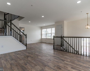 5601 Ashburn Terrace - Photo Thumbnail 3
