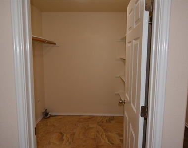 1303 Horseshoe Ranch Dr - Photo Thumbnail 9