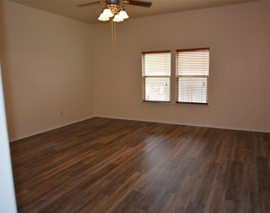 1303 Horseshoe Ranch Dr - Photo Thumbnail 16