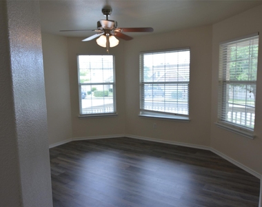 1303 Horseshoe Ranch Dr - Photo Thumbnail 17