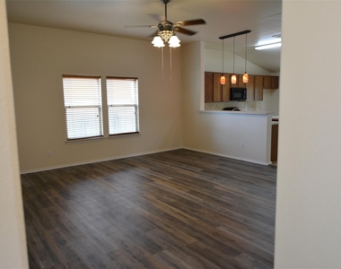 1303 Horseshoe Ranch Dr - Photo Thumbnail 5