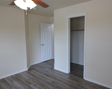 1303 Horseshoe Ranch Dr - Photo Thumbnail 18