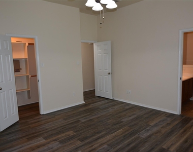 1303 Horseshoe Ranch Dr - Photo Thumbnail 14