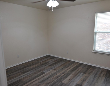 1303 Horseshoe Ranch Dr - Photo Thumbnail 19