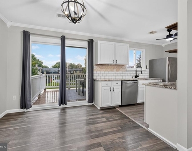 8808 Eureka Lane - Photo Thumbnail 5