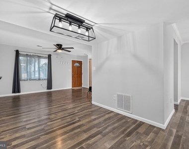 8808 Eureka Lane - Photo Thumbnail 3