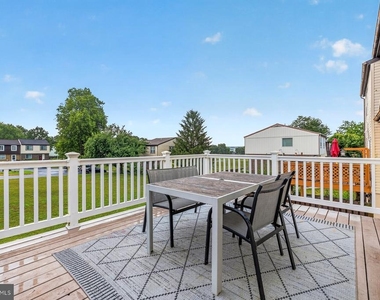 8808 Eureka Lane - Photo Thumbnail 9