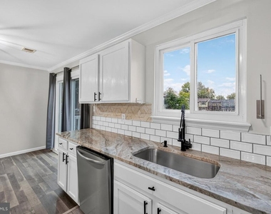 8808 Eureka Lane - Photo Thumbnail 7