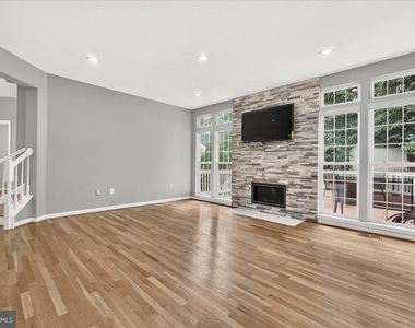 6455 Saddlebrook Lane - Photo Thumbnail 17