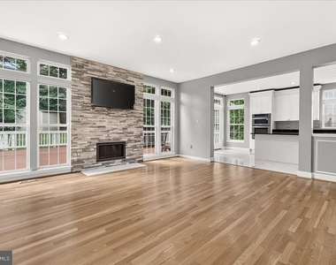6455 Saddlebrook Lane - Photo Thumbnail 16