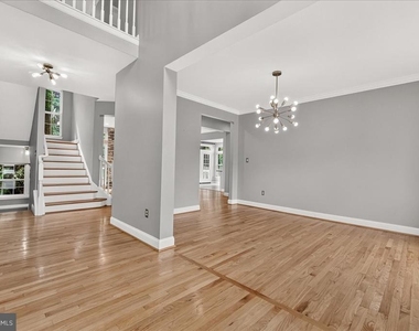6455 Saddlebrook Lane - Photo Thumbnail 15