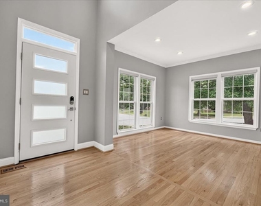 6455 Saddlebrook Lane - Photo Thumbnail 11