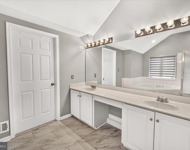 6455 Saddlebrook Lane - Photo Thumbnail 32