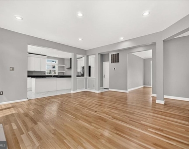 6455 Saddlebrook Lane - Photo Thumbnail 21