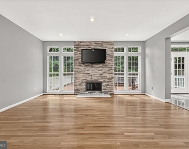 6455 Saddlebrook Lane - Photo Thumbnail 18