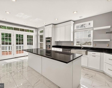 6455 Saddlebrook Lane - Photo Thumbnail 6