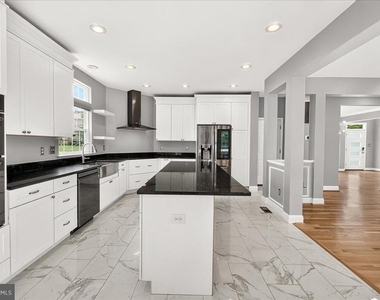 6455 Saddlebrook Lane - Photo Thumbnail 9
