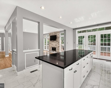 6455 Saddlebrook Lane - Photo Thumbnail 4