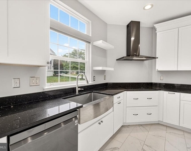 6455 Saddlebrook Lane - Photo Thumbnail 7