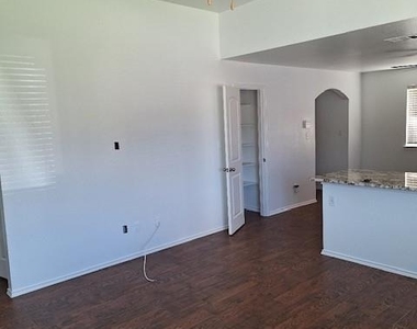 4405 Belfield Ln - Photo Thumbnail 3