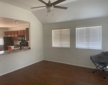4405 Belfield Ln - Photo Thumbnail 2