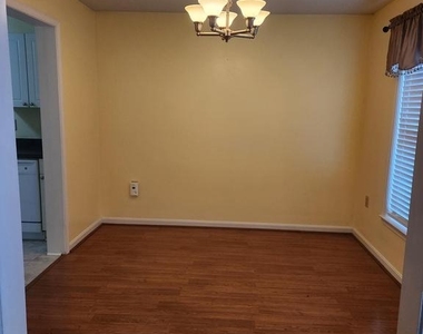1234 Oakwood Drive - Photo Thumbnail 4