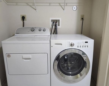 1234 Oakwood Drive - Photo Thumbnail 7