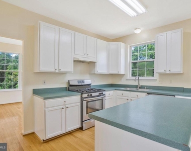 9112 Granite Court - Photo Thumbnail 24