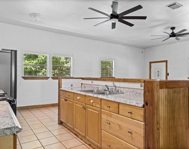 555 Harmon Hls - Photo Thumbnail 13