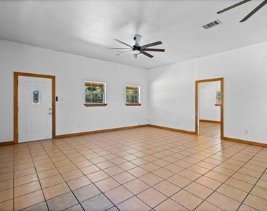 555 Harmon Hls - Photo Thumbnail 9