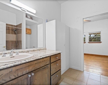 555 Harmon Hls - Photo Thumbnail 17