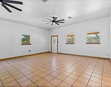 555 Harmon Hls - Photo Thumbnail 10