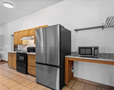 555 Harmon Hls - Photo Thumbnail 12