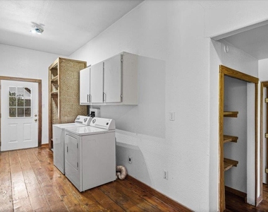 555 Harmon Hls - Photo Thumbnail 15