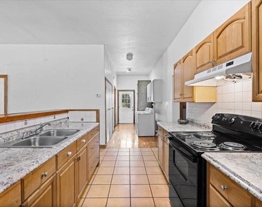 555 Harmon Hls - Photo Thumbnail 14