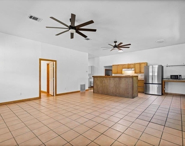 555 Harmon Hls - Photo Thumbnail 1