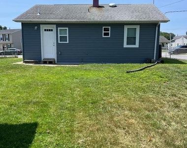 1325 Fuselage Avenue - Photo Thumbnail 13