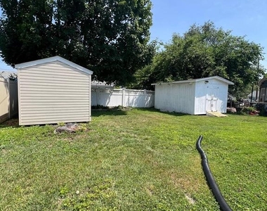 1325 Fuselage Avenue - Photo Thumbnail 15