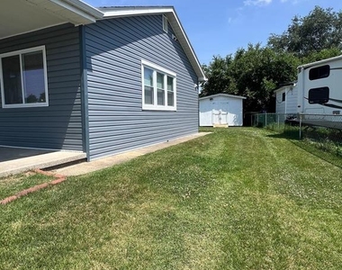 1325 Fuselage Avenue - Photo Thumbnail 14