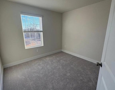 265 Swing Arc Ct - Photo Thumbnail 5