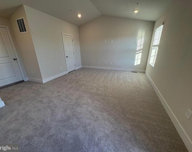 265 Swing Arc Ct - Photo Thumbnail 3