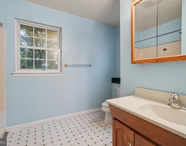 1702 Oakfield Avenue - Photo Thumbnail 9